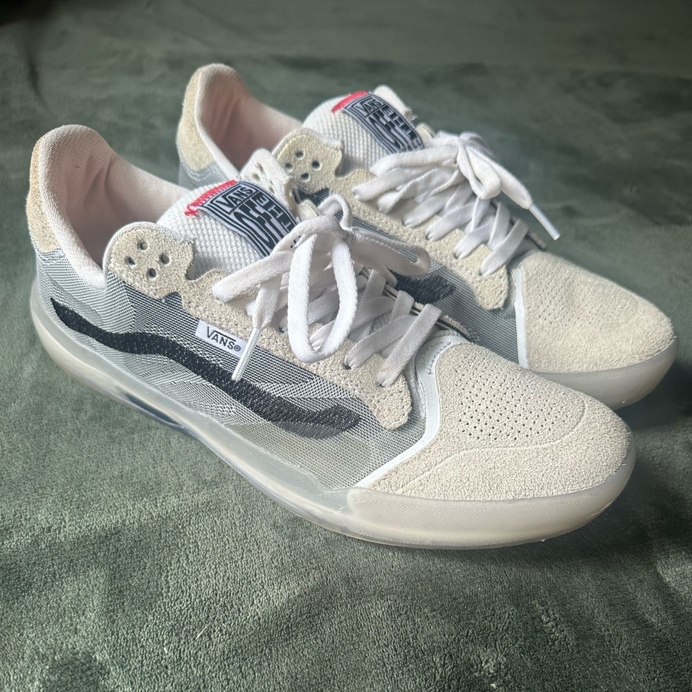 Vans EVDNT LE Ultimate Waffle skate shoes. White. 10.5